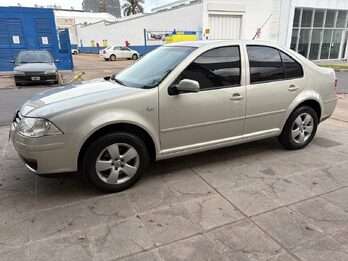 VOLKSWAGEN BORA 2.0 TRENDLINE TIPTRONIC 2011