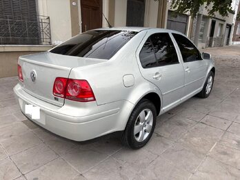 VOLKSWAGEN BORA 2.0 TRENDLINE TIPTRONIC 2011