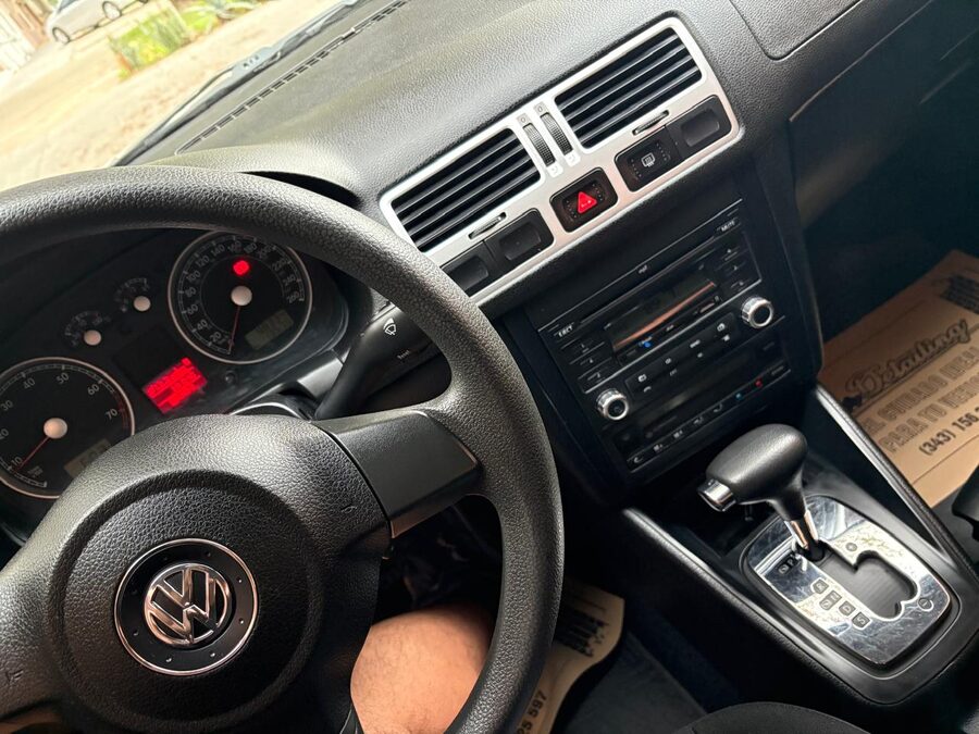 VOLKSWAGEN BORA 2.0 TRENDLINE TIPTRONIC 2011