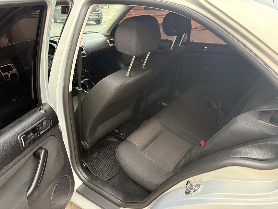 VOLKSWAGEN BORA 2.0 TRENDLINE TIPTRONIC 2011