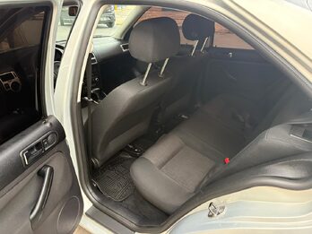 VOLKSWAGEN BORA 2.0 TRENDLINE TIPTRONIC 2011