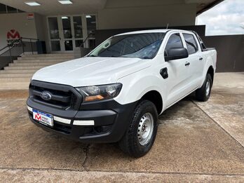 FORD RANGER 2.2 4x4 XL CB. Recibo vehículos de menor y mayor valor.