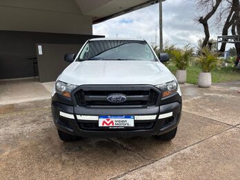 FORD RANGER 2.2 4x4 XL CB. Recibo vehículos de menor y mayor valor.