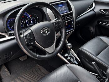 TOYOTA YARIS 1.5 XLS PACK CVT  AÑO 2.021