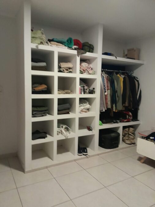 En venta casa tres dormitorios, cochera , patio verde, piscina !