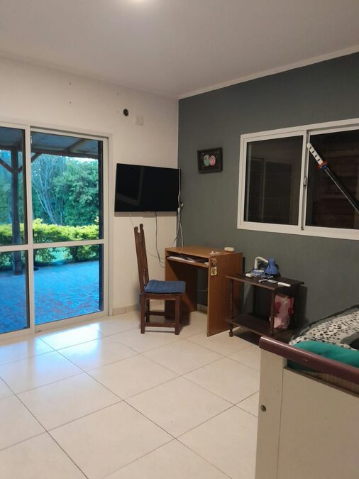 En venta casa tres dormitorios, cochera , patio verde, piscina !