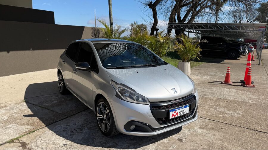 PEUGEOT  208 GT 1.6 THP 2020. Recibo Vehículo menor y mayor valor.
