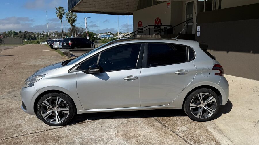 PEUGEOT  208 GT 1.6 THP 2020. Recibo Vehículo menor y mayor valor.