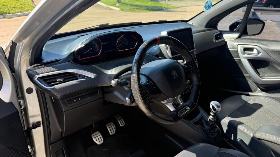 PEUGEOT  208 GT 1.6 THP 2020. Recibo Vehículo menor y mayor valor.