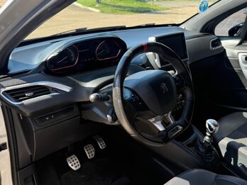PEUGEOT  208 GT 1.6 THP 2020. Recibo Vehículo menor y mayor valor.