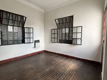 Alquilo casa calle Peru a 7 cuadras del centro