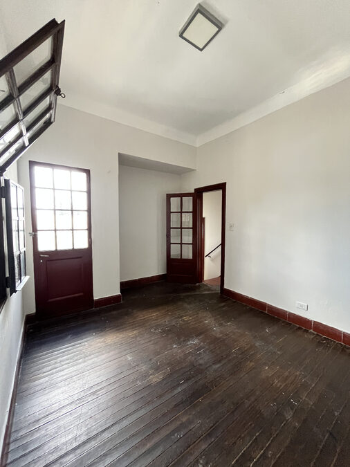 Alquilo casa calle Peru a 7 cuadras del centro