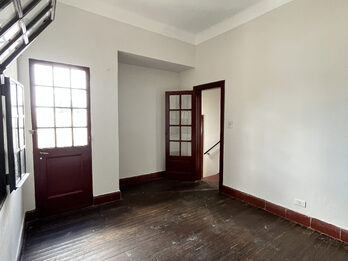 Alquilo casa calle Peru a 7 cuadras del centro