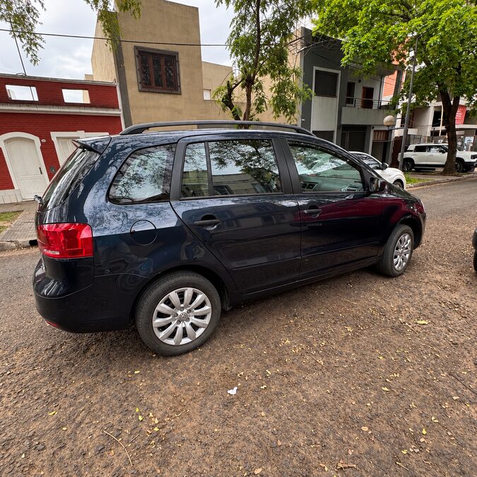 VOLKSWAGEN SURAN 1.6 COMFORTLINE MANUAL - AÑO 2.015