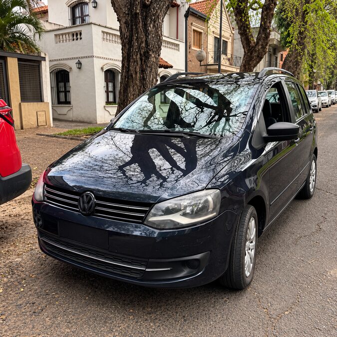 VOLKSWAGEN SURAN 1.6 COMFORTLINE MANUAL - AÑO 2.015