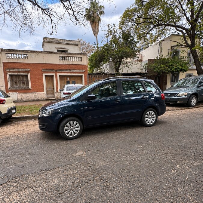 VOLKSWAGEN SURAN 1.6 COMFORTLINE MANUAL - AÑO 2.015