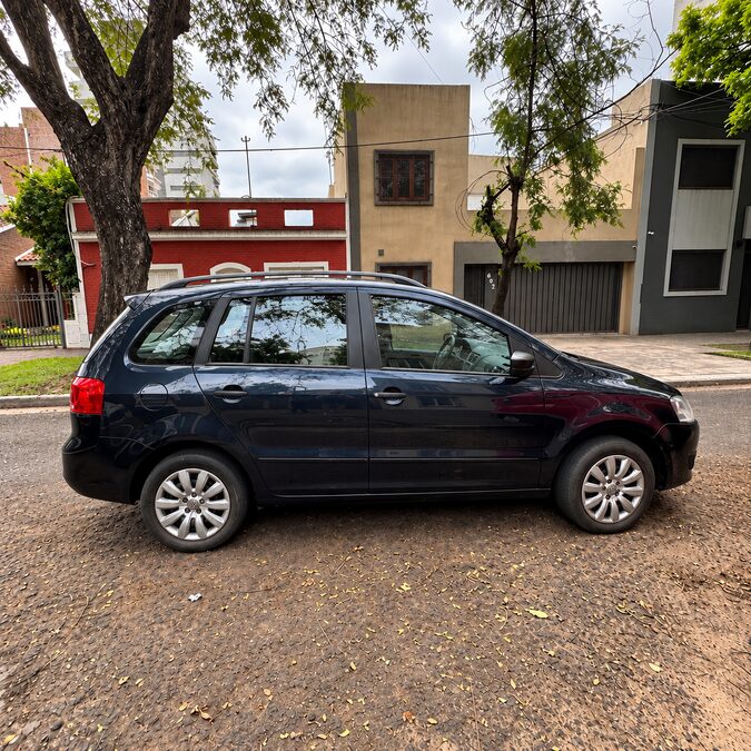VOLKSWAGEN SURAN 1.6 COMFORTLINE MANUAL - AÑO 2.015