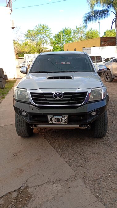 Toyota Hilux SRV 4x4 2012 cuero a/t