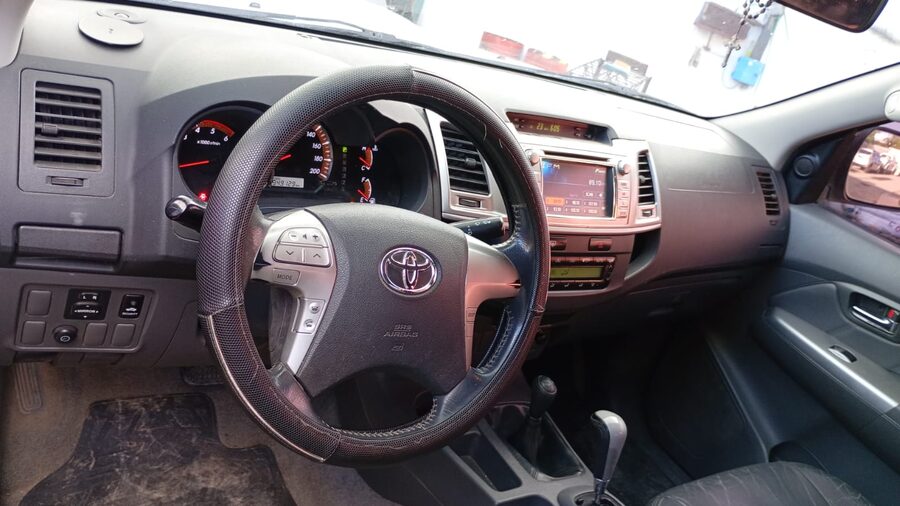 Toyota Hilux SRV 4x4 2012 cuero a/t