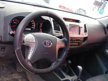 Toyota Hilux SRV 4x4 2012 cuero a/t