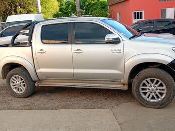 Toyota Hilux SRV 4x4 2012 cuero a/t