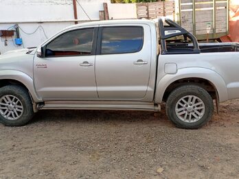 Toyota Hilux SRV 4x4 2012 cuero a/t