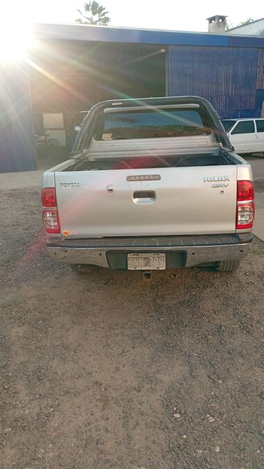 Toyota Hilux SRV 4x4 2012 cuero a/t