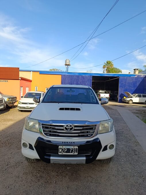 Toyota Hilux SRV 4x2 2014