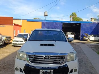 Toyota Hilux SRV 4x2 2014