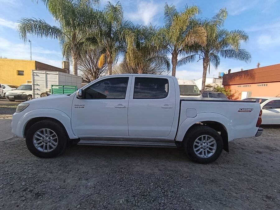 Toyota Hilux SRV 4x2 2014