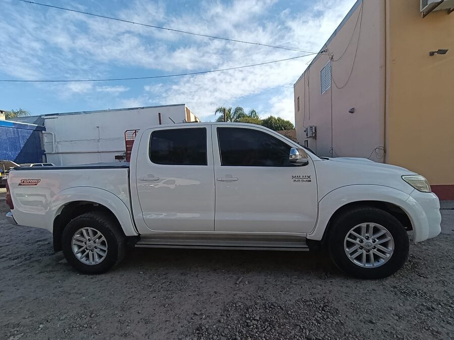 Toyota Hilux SRV 4x2 2014