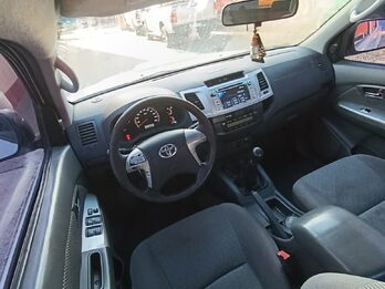 Toyota Hilux SRV 4x2 2014