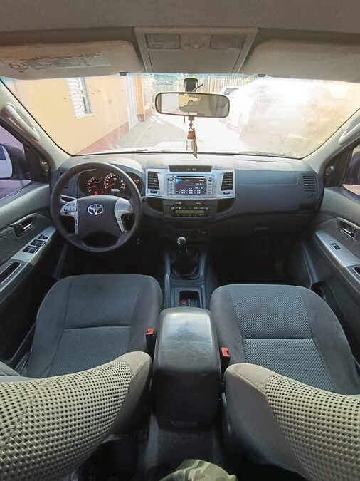 Toyota Hilux SRV 4x2 2014