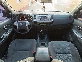 Toyota Hilux SRV 4x2 2014