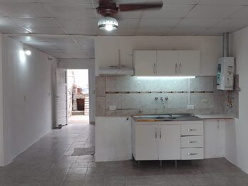 VENDO CASA DE 1 D. PARACAO, TODOS LOS SERVICIOS (PARA INVERSIÓN)