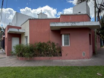 EN VENTA CASA EN ZONA SUR - FUNCIONALIDAD Y EXCELENTE UBICACION