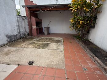 EN VENTA CASA EN ZONA SUR - FUNCIONALIDAD Y EXCELENTE UBICACION