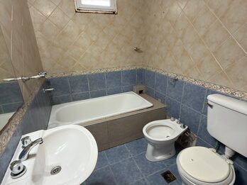 EN VENTA CASA EN ZONA SUR - FUNCIONALIDAD Y EXCELENTE UBICACION