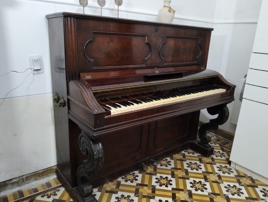 VENDO o PERMUTO PIANO K. Bord francés año 1880