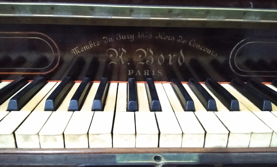 VENDO o PERMUTO PIANO K. Bord francés año 1880