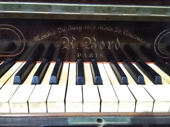 VENDO o PERMUTO PIANO K. Bord francés año 1880