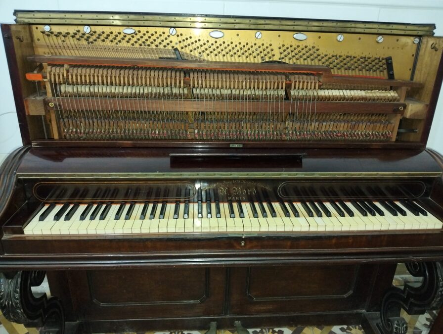 VENDO o PERMUTO PIANO K. Bord francés año 1880