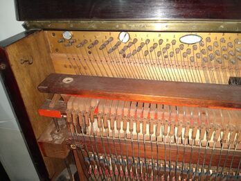 VENDO o PERMUTO PIANO K. Bord francés año 1880