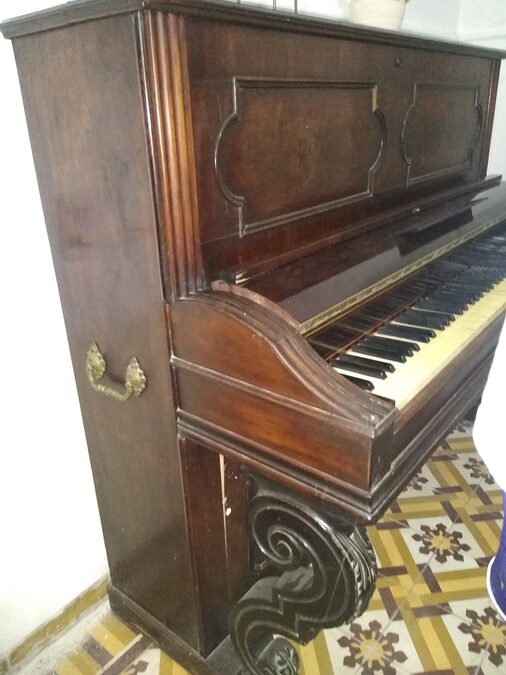 VENDO o PERMUTO PIANO K. Bord francés año 1880