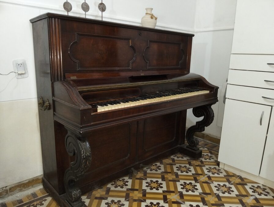 VENDO o PERMUTO PIANO K. Bord francés año 1880