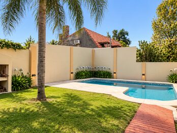 CASA /  4 DORMITORIOS /  OFICINA / PISCINA / GARAJE / CENTRO/PARQUE