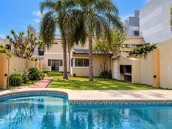 CASA /  4 DORMITORIOS /  OFICINA / PISCINA / GARAJE / CENTRO/PARQUE