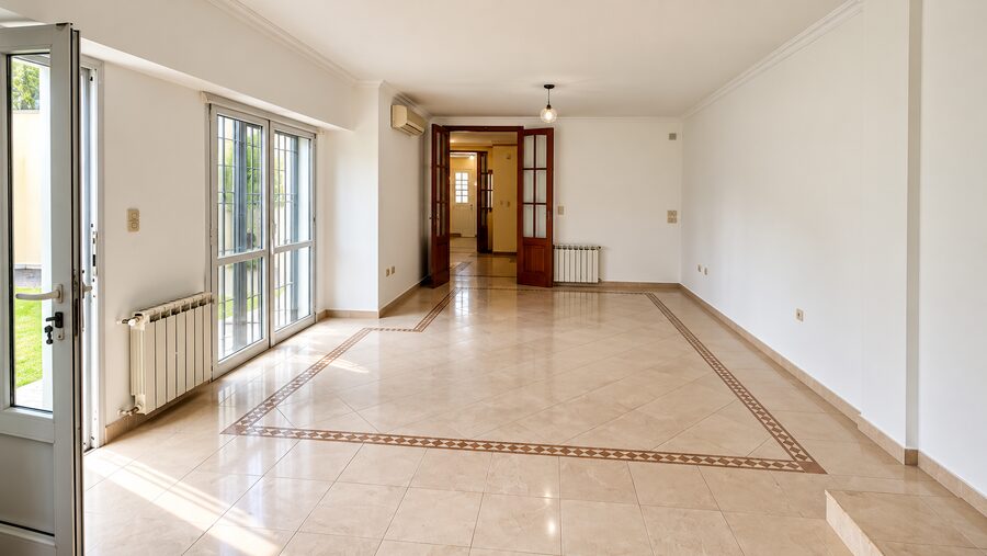 CASA /  4 DORMITORIOS /  OFICINA / PISCINA / GARAJE / CENTRO/PARQUE