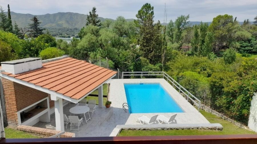 Alquiler temporario-Chalet c/piscina, vista al lago- Sierras de Cba.