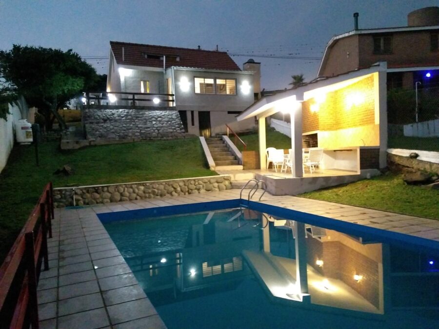 Alquiler temporario-Chalet c/piscina, vista al lago- Sierras de Cba.